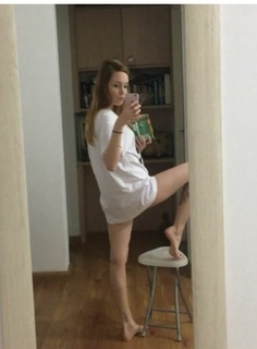 Flavia Sayuri feet photo thumbnail