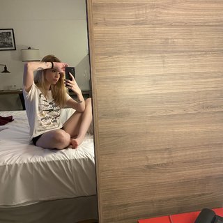 Flavia Sayuri feet photo thumbnail