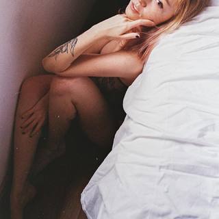 Flavia Sayuri feet photo thumbnail