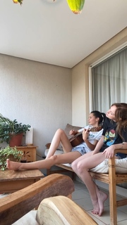 Flavia Sayuri feet photo thumbnail
