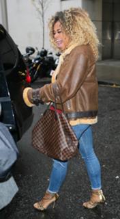 Fleur East feet photo 4