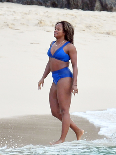 Fleur East feet photo 2