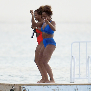 Fleur East feet photo 1