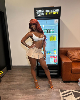 Flo Milli feet photo 16