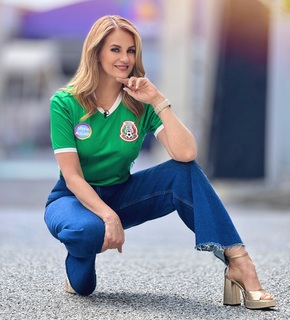 Flor Rubio feet photo thumbnail