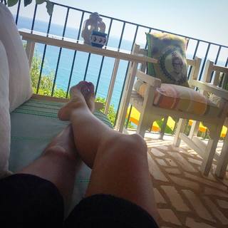 Flora Canto feet photo 4
