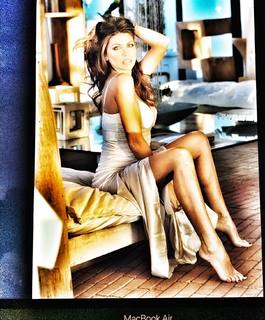 Flora Canto feet photo 3