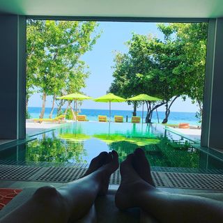 Flora Canto feet photo 2