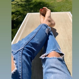 Flora Canto feet photo 1