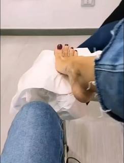 Flora Canto feet photo 3