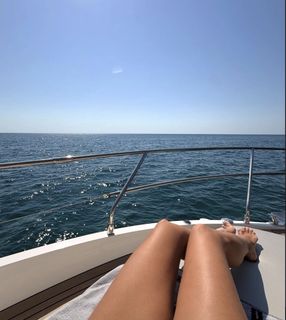 Flora Canto feet photo 2