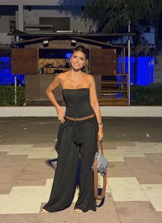 Flora Canto feet photo 1