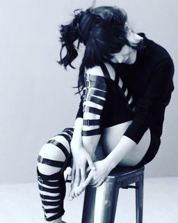 Flora Martínez feet photo 12