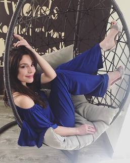 Flora Martínez feet photo 3