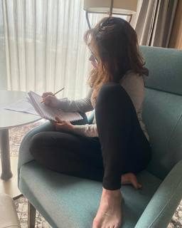 Flora Martínez feet photo 2