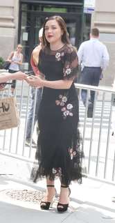 Florence Pugh feet photo thumbnail