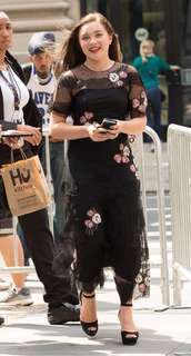 Florence Pugh feet photo thumbnail