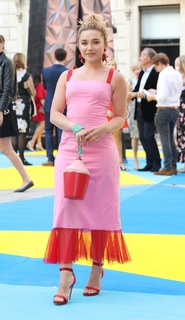 Florence Pugh feet photo thumbnail