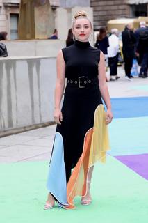 Florence Pugh feet photo thumbnail
