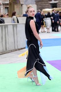 Florence Pugh feet photo thumbnail