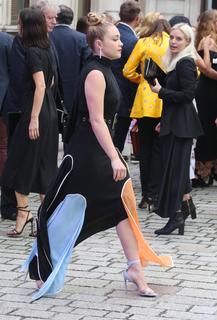 Florence Pugh feet photo thumbnail