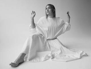 Florence Pugh feet photo thumbnail