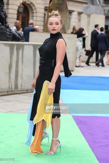 Florence Pugh feet photo thumbnail