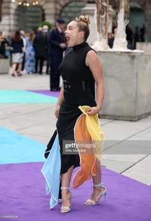 Florence Pugh feet photo thumbnail