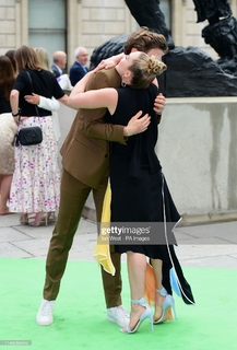 Florence Pugh feet photo thumbnail