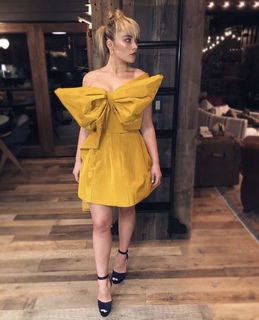 Florence Pugh feet photo thumbnail