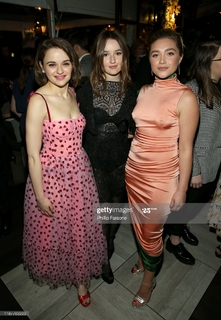 Florence Pugh feet photo thumbnail