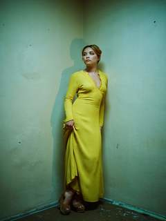 Florence Pugh feet photo thumbnail
