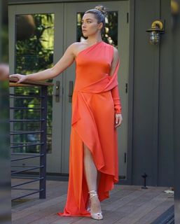 Florence Pugh feet photo thumbnail