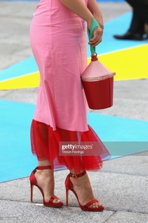 Florence Pugh feet photo thumbnail