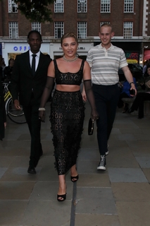 Florence Pugh feet photo thumbnail