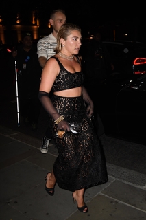 Florence Pugh feet photo thumbnail