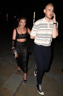 Florence Pugh feet photo thumbnail