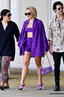 Florence Pugh feet photo thumbnail