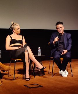 Florence Pugh feet photo thumbnail