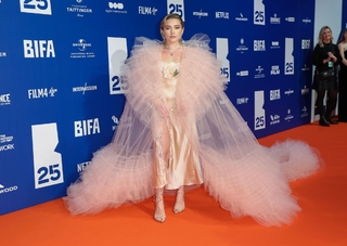 Florence Pugh feet photo thumbnail