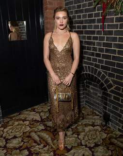Florence Pugh feet photo thumbnail