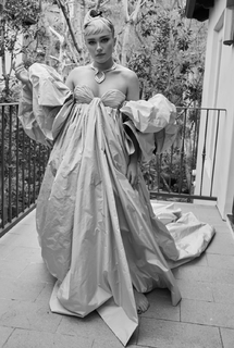 Florence Pugh feet photo thumbnail