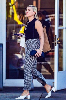 Florence Pugh feet photo thumbnail