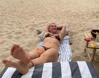 Florence Pugh feet photo thumbnail