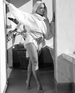 Florence Pugh feet photo thumbnail