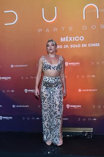 Florence Pugh feet photo thumbnail