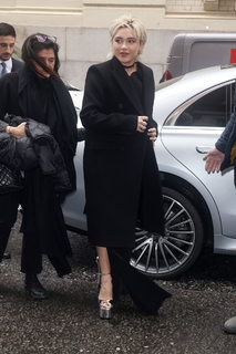 Florence Pugh feet photo thumbnail