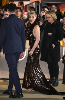 Florence Pugh feet photo thumbnail