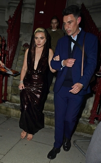 Florence Pugh feet photo thumbnail