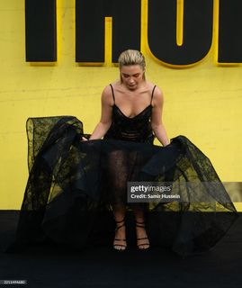 Florence Pugh feet photo thumbnail